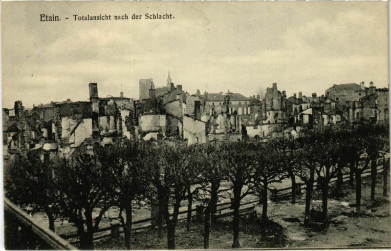 Carte postale ancienne Etain - Totalansicht nach der Schlacht - Vue Generale - Ruines à Étain