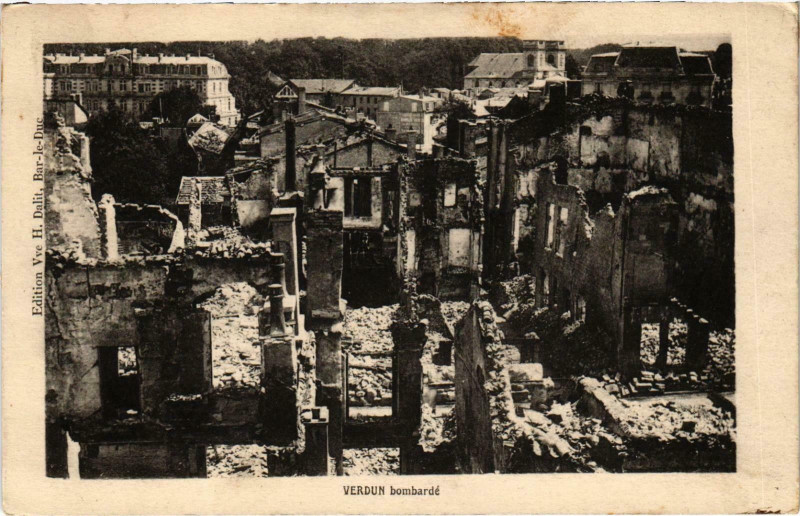 Carte postale ancienne Militaire Verdun - Bombardé à Verdun