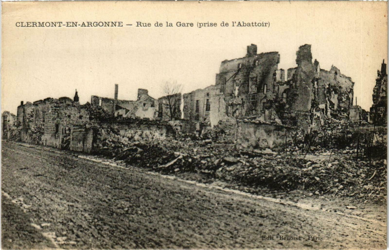 Carte postale ancienne Militaire Clermont-en-Argonne - Rue de la Gare à Clermont-en-Argonne
