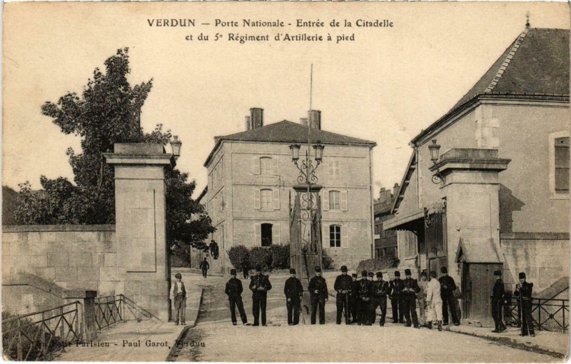 Carte postale ancienne Militaire Verdun - Porte Nationale - Entrée de la Citadelle à Verdun