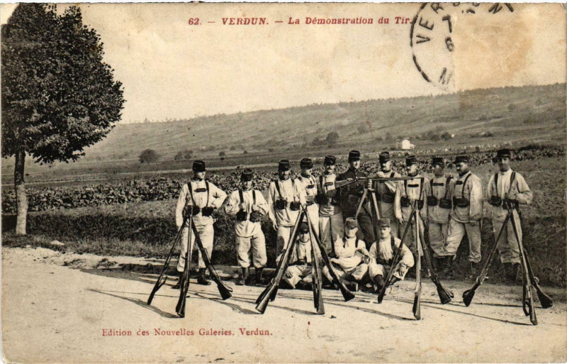 Carte postale ancienne Militaire Verdun - La Démonstration du Tir à Verdun