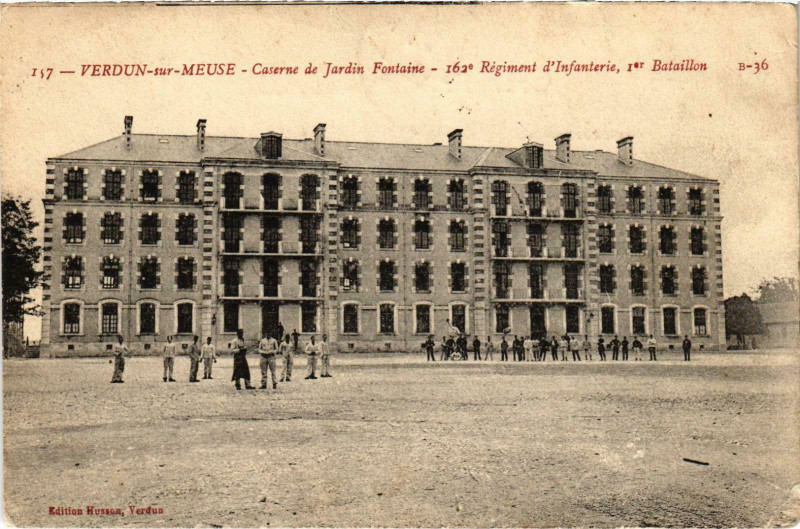 Carte postale ancienne Militaire Verdun - Caserne de Jardin Fontaine 162e Régiment à Verdun