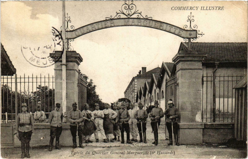 Carte postale ancienne Militaire Commercy - Entrée du Quartier Général Margueritte à Commercy