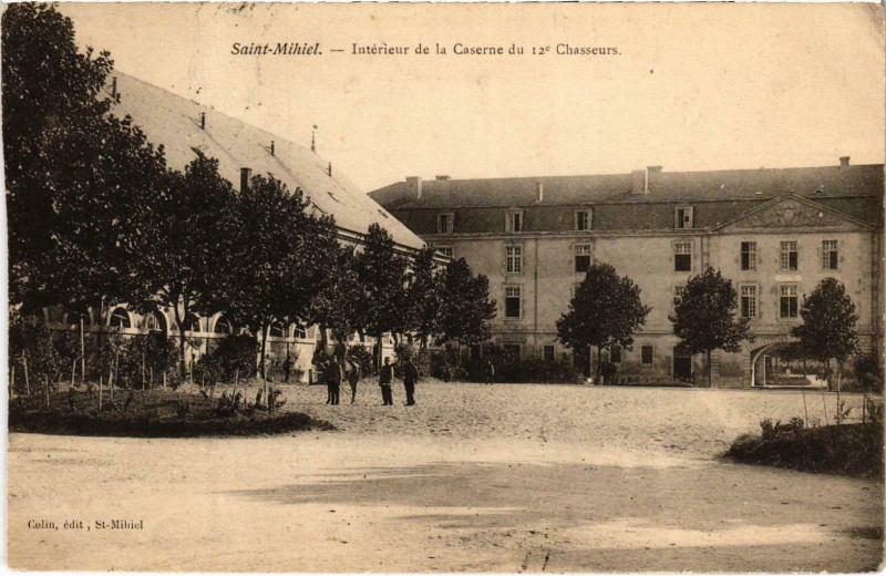 Carte postale ancienne Militaire Saint-Mihiel - Intérieur de la Caserne du 12e à Saint-Mihiel