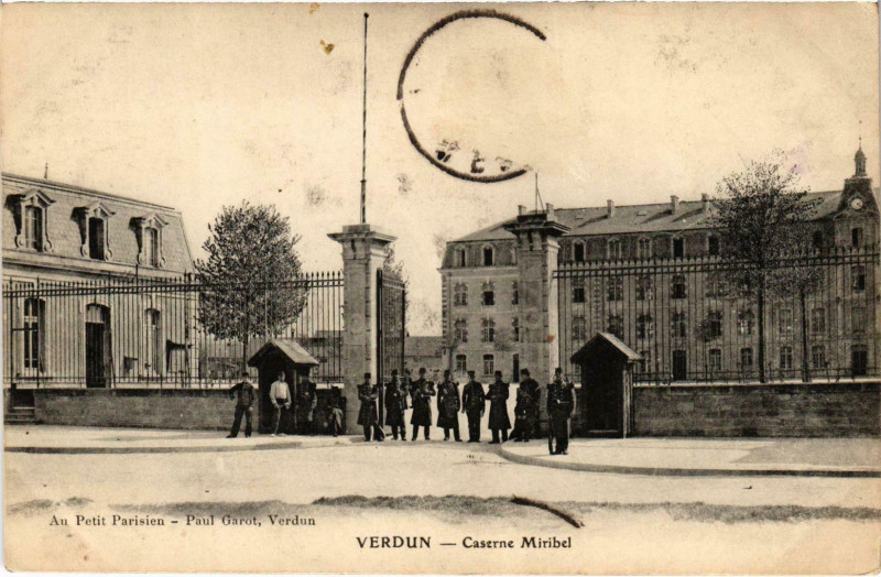 Carte postale ancienne Militaire Verdun - Caserne Miribel à Verdun