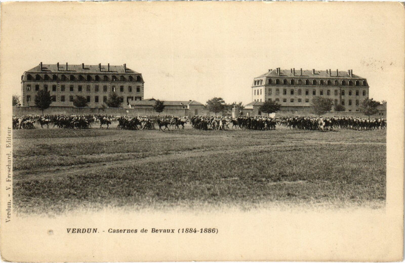 Carte postale ancienne Militaire Verdun - Casernes de Bevaux à Verdun