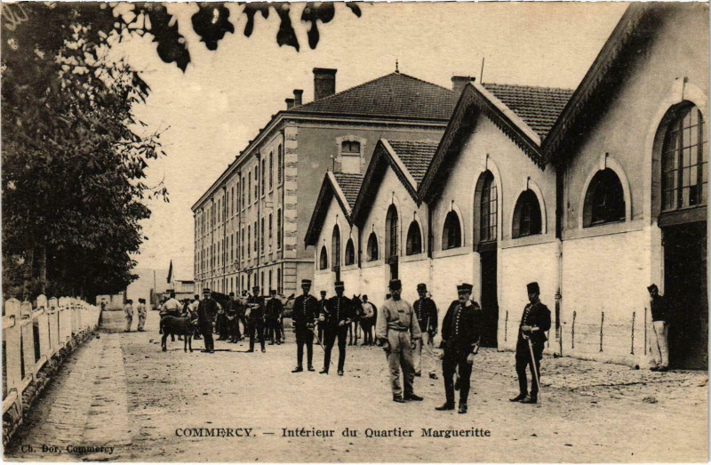 Carte postale ancienne Militaire Commercy - Intérieur du Quartier Margueritte à Commercy