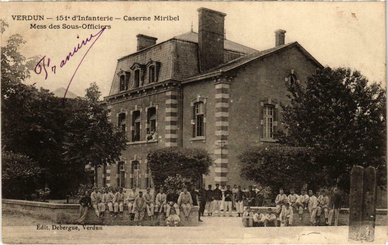 Carte postale ancienne Militaire Verdun - 151e d'Infanterie - Caserne Miribel à Verdun