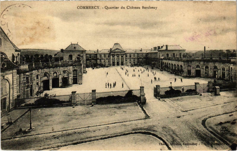 Carte postale ancienne Militaire Commercy - Quartier du Chateau Bercheny à Commercy