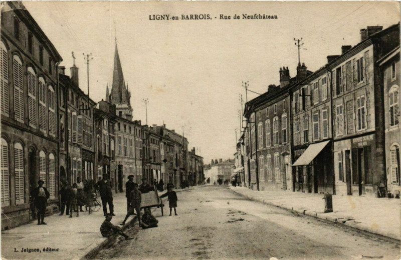 Carte postale ancienne Ligny-en-Barrois Rue de Neufchateau à Ligny-en-Barrois