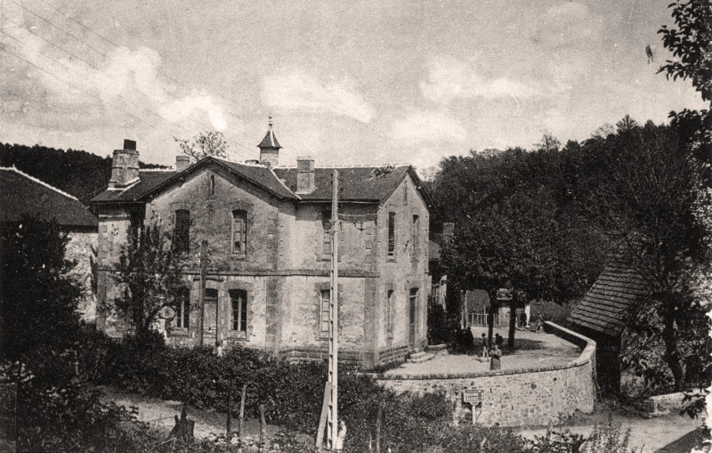 Carte postale ancienne Ecole de Comiac à Sousceyrac-en-Quercy