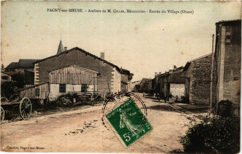 Carte postale ancienne Pagny-sur-Meuse - Ateliers de M. Gilles, Mecanicien - Entree du Vil à Pagny-sur-Meuse