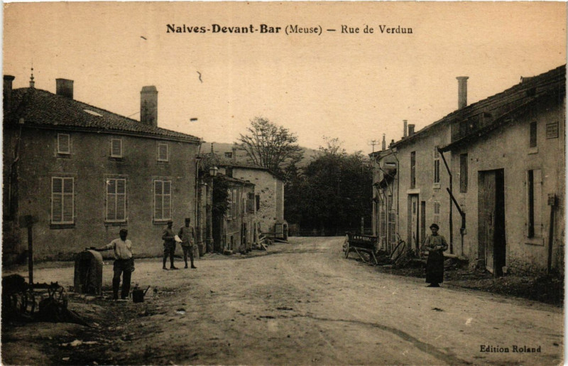 Carte postale ancienne Naives-Devant-Bar - Rue de Verdun à Verdun