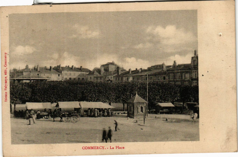 Carte postale ancienne Commercy - La Place à Commercy