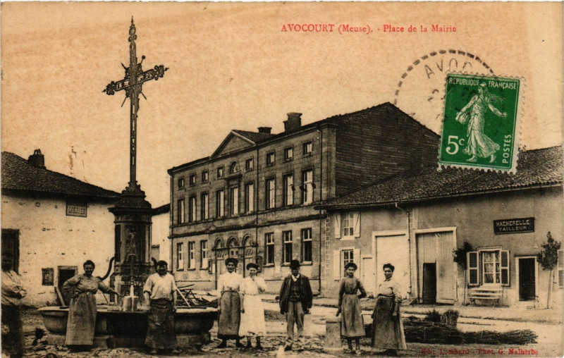 Carte postale ancienne Avocourt - Place de la Mairie à Avocourt