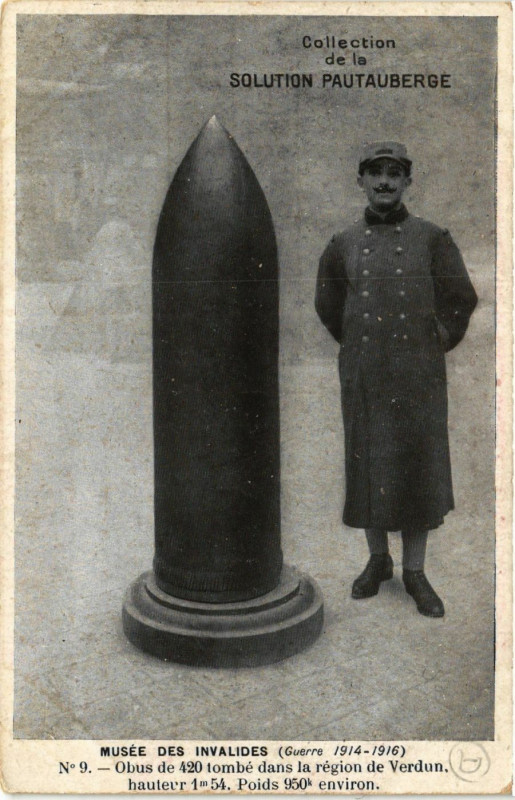 Carte postale ancienne Musee des Invalides - Obus de 420 tombe dans la region de Verdun à Verdun