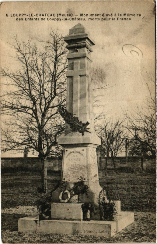 Carte postale ancienne Louppy-le-Chateau - Monument eleve a la Memoire des Enfants de Loup à Louppy-le-Château