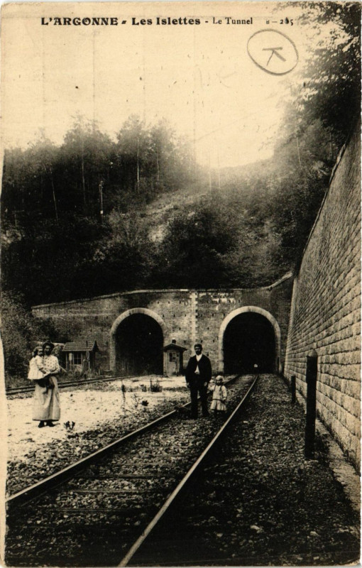 Carte postale ancienne L'Argonne - Les Islettes - Le Tunnel aux Islettes