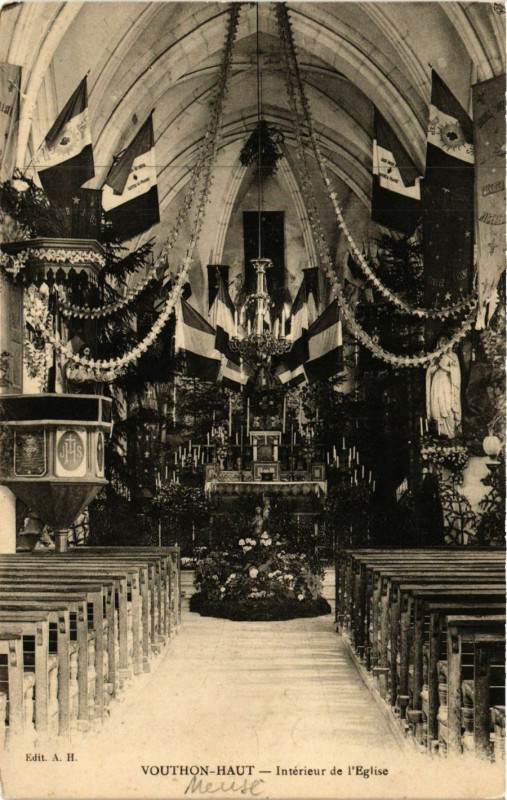Carte postale ancienne Vouthon-Haut - Interieur de l'Eglise à Vouthon-Haut
