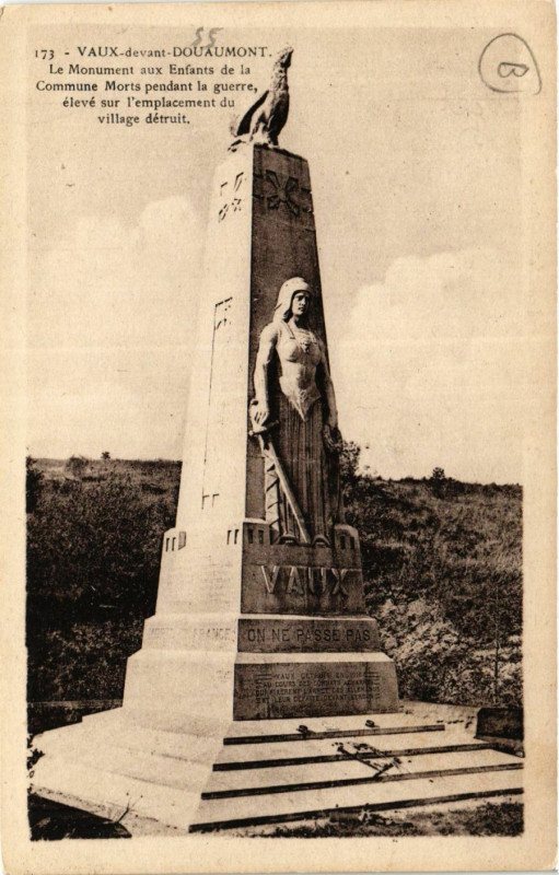 Carte postale ancienne Vaux-devant-Douaumont - Le Monument aux Enfants de la Commune Morts