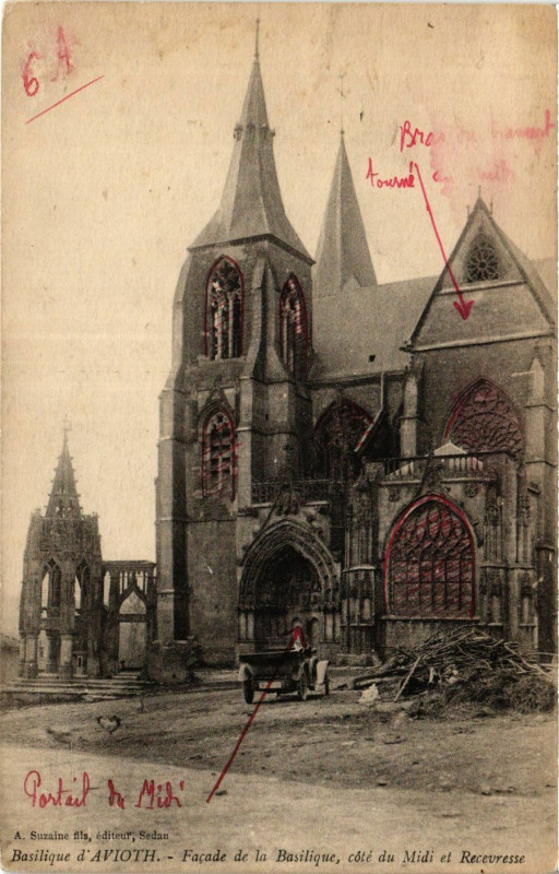 Carte postale ancienne Basilique d'Avioth - Facade de la Basilique, cote du Midi et Recevr à Avioth