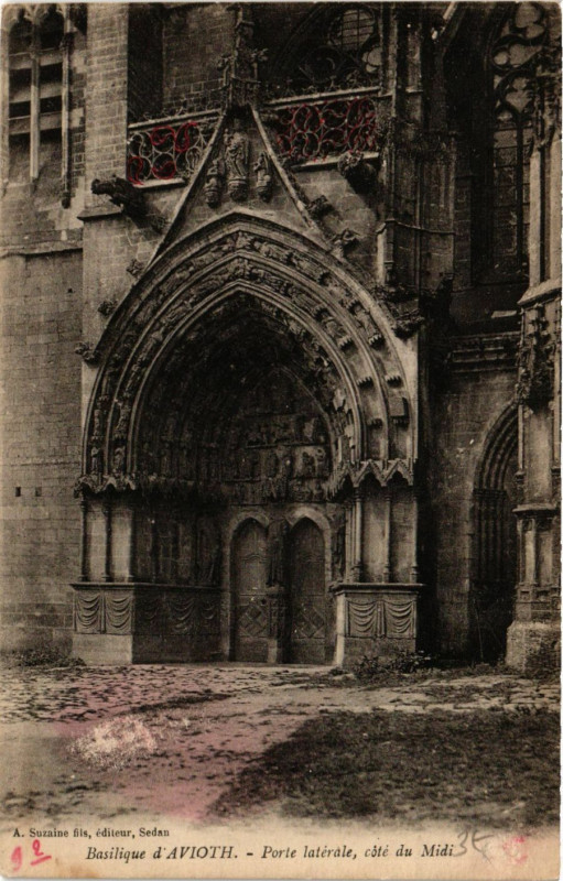 Carte postale ancienne Basilique d'Avioth - Porte laterale, cote du Midi à Avioth