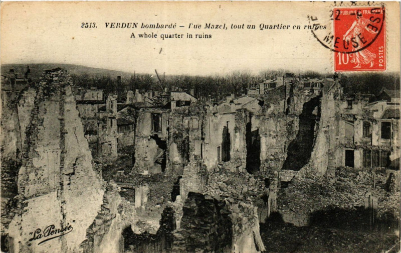 Carte postale ancienne Verdun bombarde - Rue Mazel, tout un Quartier en ruines à Verdun