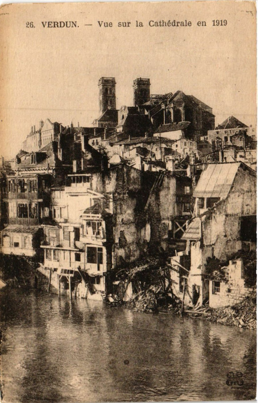 Carte postale ancienne Verdun - Vue sur la Cathedrale en 1919 à Verdun