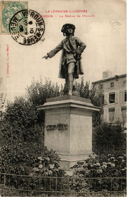 Carte postale ancienne Verdun - La Statue de Chevert à Verdun
