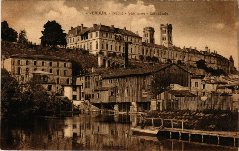 Carte postale ancienne Verdun - Eveche - Seminare - Cathedrale à Verdun