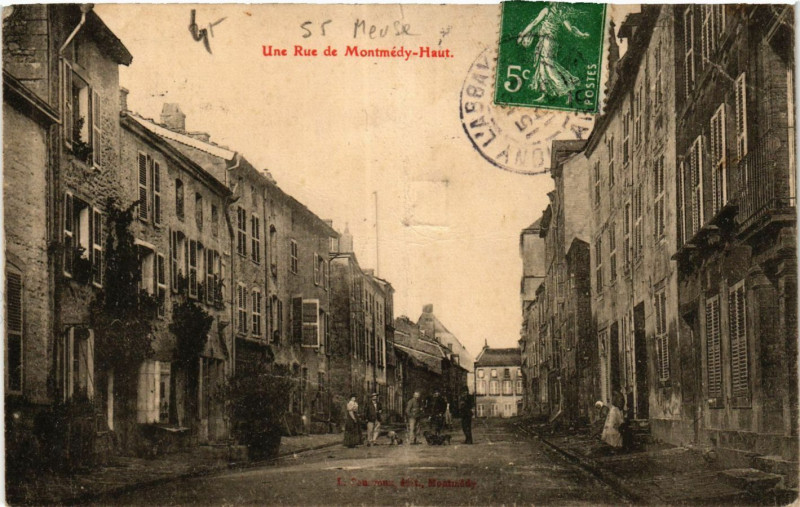 Carte postale ancienne Une Rue de Montmedy-Haut