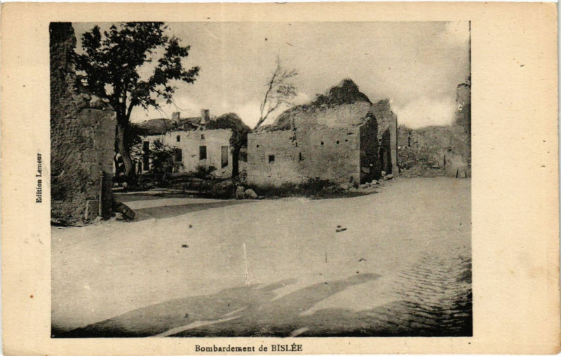 Carte postale ancienne Bombardement de Bislee à Bislée