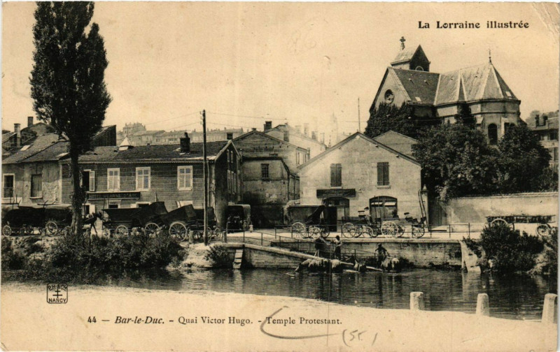 Carte postale ancienne Bar-le-Duc - Quai Victor Hugo - Temple Protestant à Bar-le-Duc