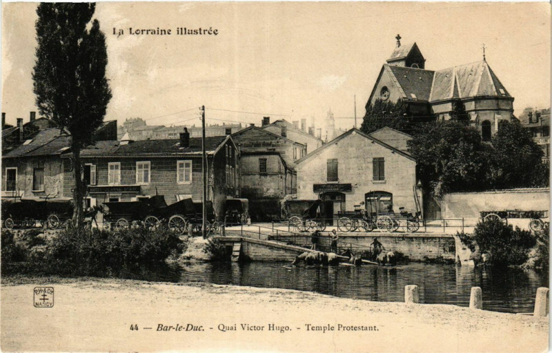 Carte postale ancienne Bar-le-Duc - Quai Victor Hugo - Temple Protestant à Bar-le-Duc