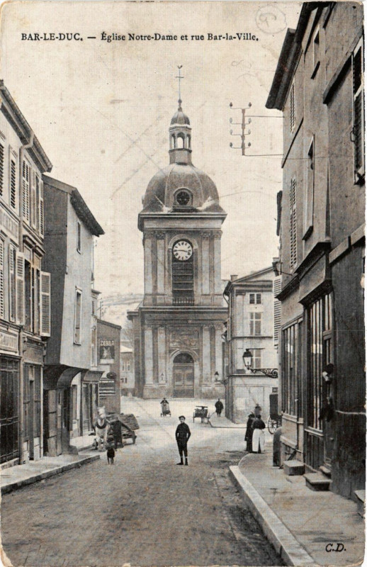 Carte postale ancienne Bar-le-Duc - Eglise Notre-Dame et rue Bar-la-Ville à Bar-le-Duc