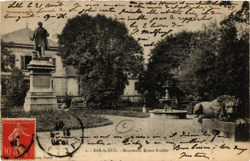Carte postale ancienne Bar-le-Duc - Monument Ernest Bradfer à Bar-le-Duc