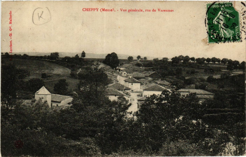 Carte postale ancienne Cheppy (Meuse) - Vue générale, rue de Varennes à Cheppy