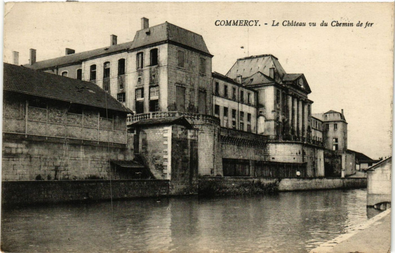 Carte postale ancienne Commercy - Le Cháteau vu du Chemin de fer à Commercy