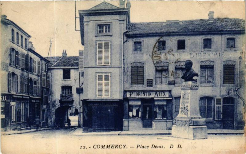 Carte postale ancienne Commercy -Place Denis à Commercy