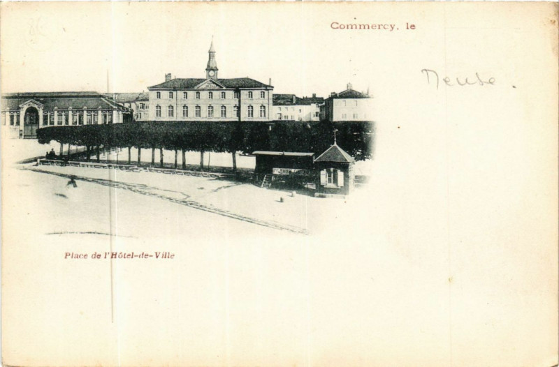 Carte postale ancienne Commercy, le.... - Place de l'Hotel-de-Ville à Commercy