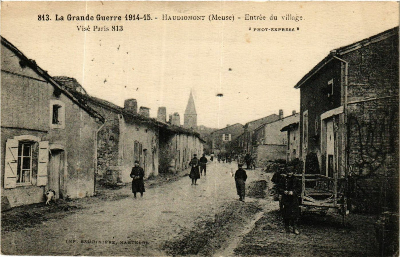 Carte postale ancienne La Grande Guerre 1914-15 - Haudiomont (Meuse) - Entrée du village à Haudiomont