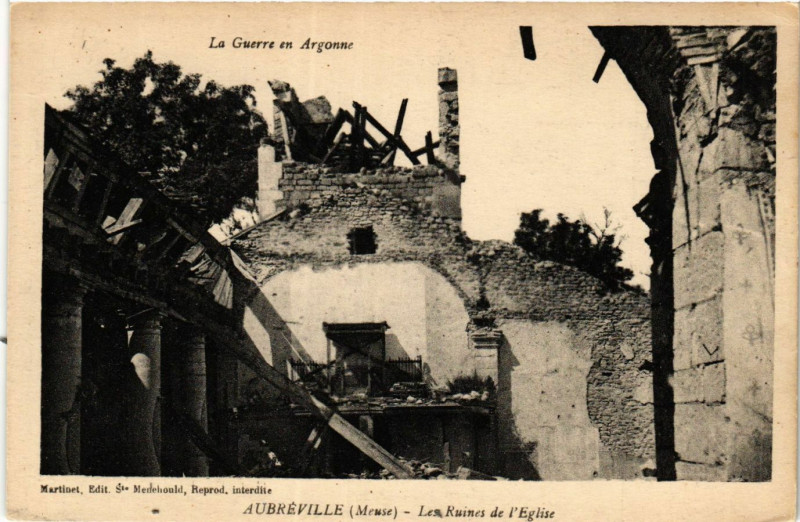 Carte postale ancienne La Guerre en Argonne- Aubréville (Meuse) -Les Ruines de l'Eglise à Aubréville