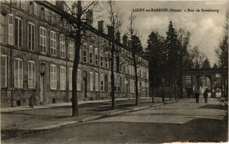 Carte postale ancienne Ligny-en-Barrois(Meuse) - Rue de Strasbourg à Ligny-en-Barrois