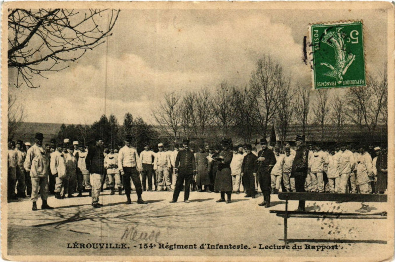 Carte postale ancienne Lérouville - 154* Régiment d'Infanterie - Lecture du Rapport à Lérouville