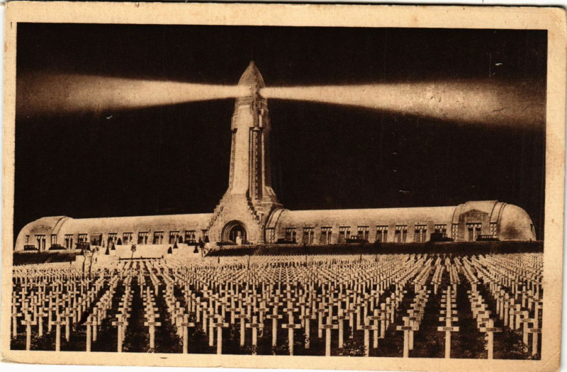 Carte postale ancienne Oussaire et Phare de Douaumont , la nuit  - Nationalfriedhof von