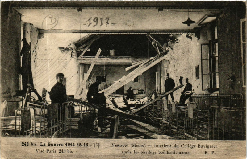 Carte postale ancienne Verdun (Meuse) -Intérieur du Collége Buvignier aprés les terribles à Verdun