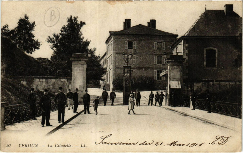 Carte postale ancienne Verdun - La Citadelle à Verdun