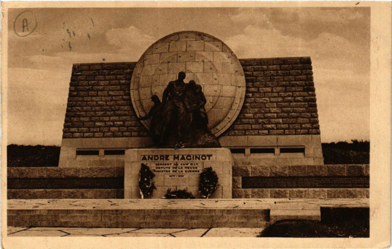 Carte postale ancienne Verdun - Monumnet élevé sur la pente nord du Fort de Souville à Verdun