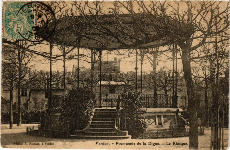 Carte postale ancienne Verdun - Promenade de la Digue - Le Kiosque à Verdun