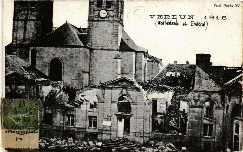 Carte postale ancienne Verdun 1916  (Cathédrale et Evéché) à Verdun